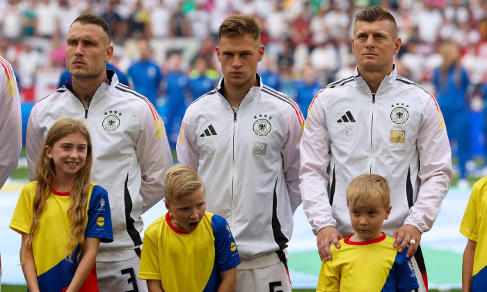 l-r: David Raum 3 (Deutschland), Joshua Kimmich 6 (Deutschland), Toni Kross 8 (Deutschland), Spanien vs. Deutschland, Fu