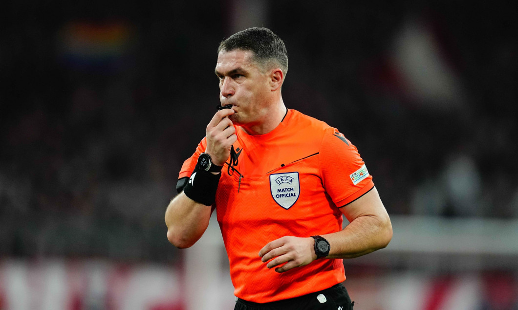 Allianz Areana, Munich, Germany. 26th Nov, 2024. Istvan Kovacs, referee from Romania, gestures during a Champions League Matchday 5 game, FC Bayern Munich versus Paris Saint-Germain, at Allianz Areana, Munich, Germany. Ulrik Pedersen/CSM (Credit Image: ©