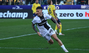 Dennis Man (Parma Calcio) celebrates after scoring the goal of 1-0 during Parma Calcio vs SS Lazio, Italian soccer Serie A match in Parma, Italy, December 01 2024