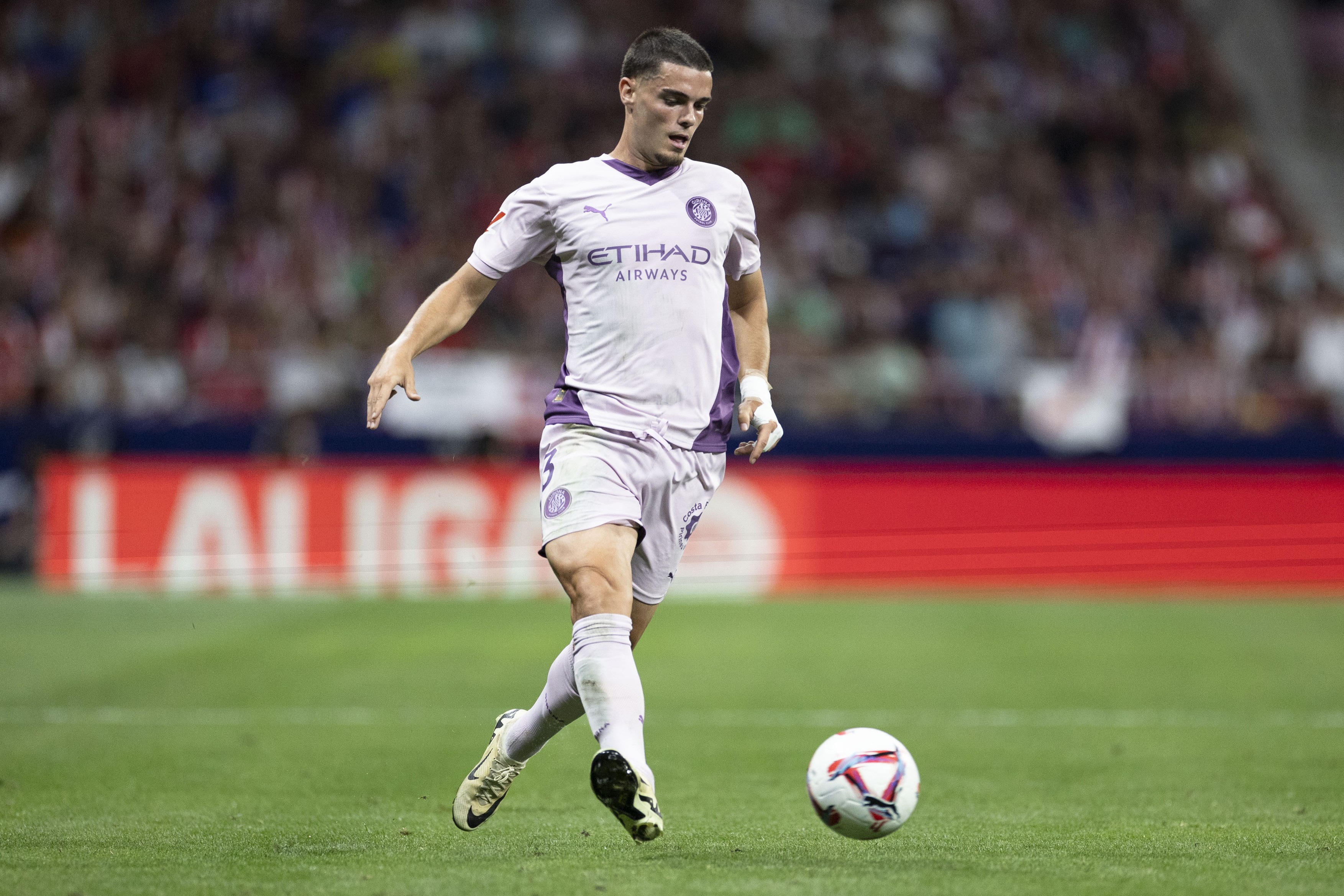 Real Madrid are un fundaș cu cifre mai bune decât Mendy și Garcia, dar îl ține la o adversară