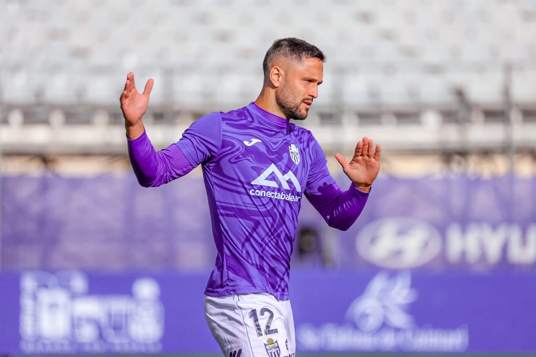 La primul meci ca titular în liga a patra, Florin Andone a fost umplut de sânge