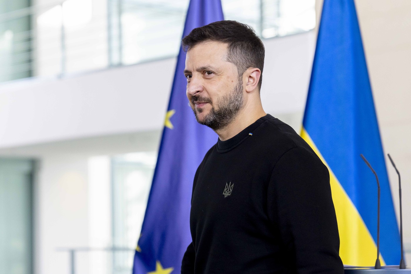 Zelenski n-a stat pe gânduri și l-a trecut pe ”lista neagră”: ”Îi cedează țara lui Putin!”. A primit imediat o replică dură