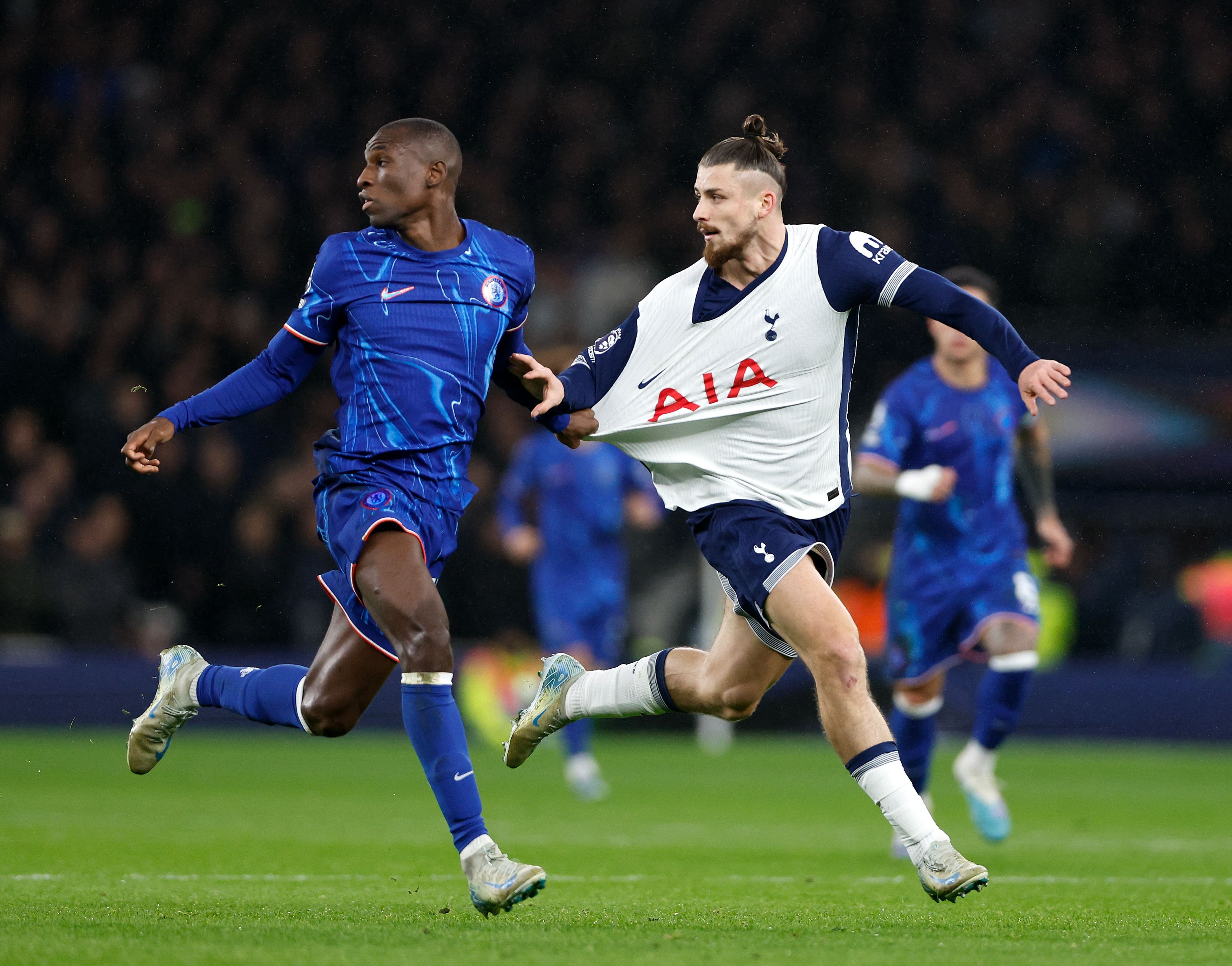 Ce le-a zis Radu Drăgușin englezilor, imediat după Tottenham - Chelsea 3-4