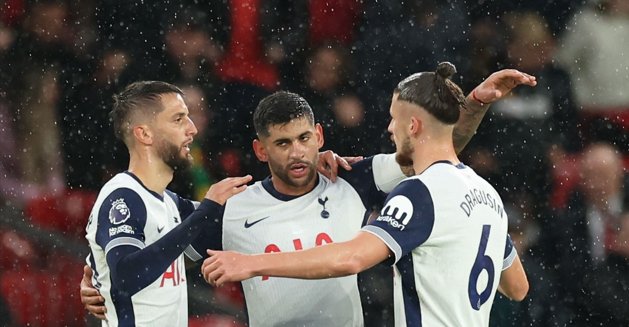 A ieșit la atac! Fundașul lui Tottenham nu s-a mai abținut și a pus ”tunurile” pe conducere