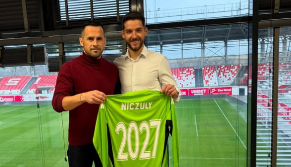 Roland Niczuly a semnat