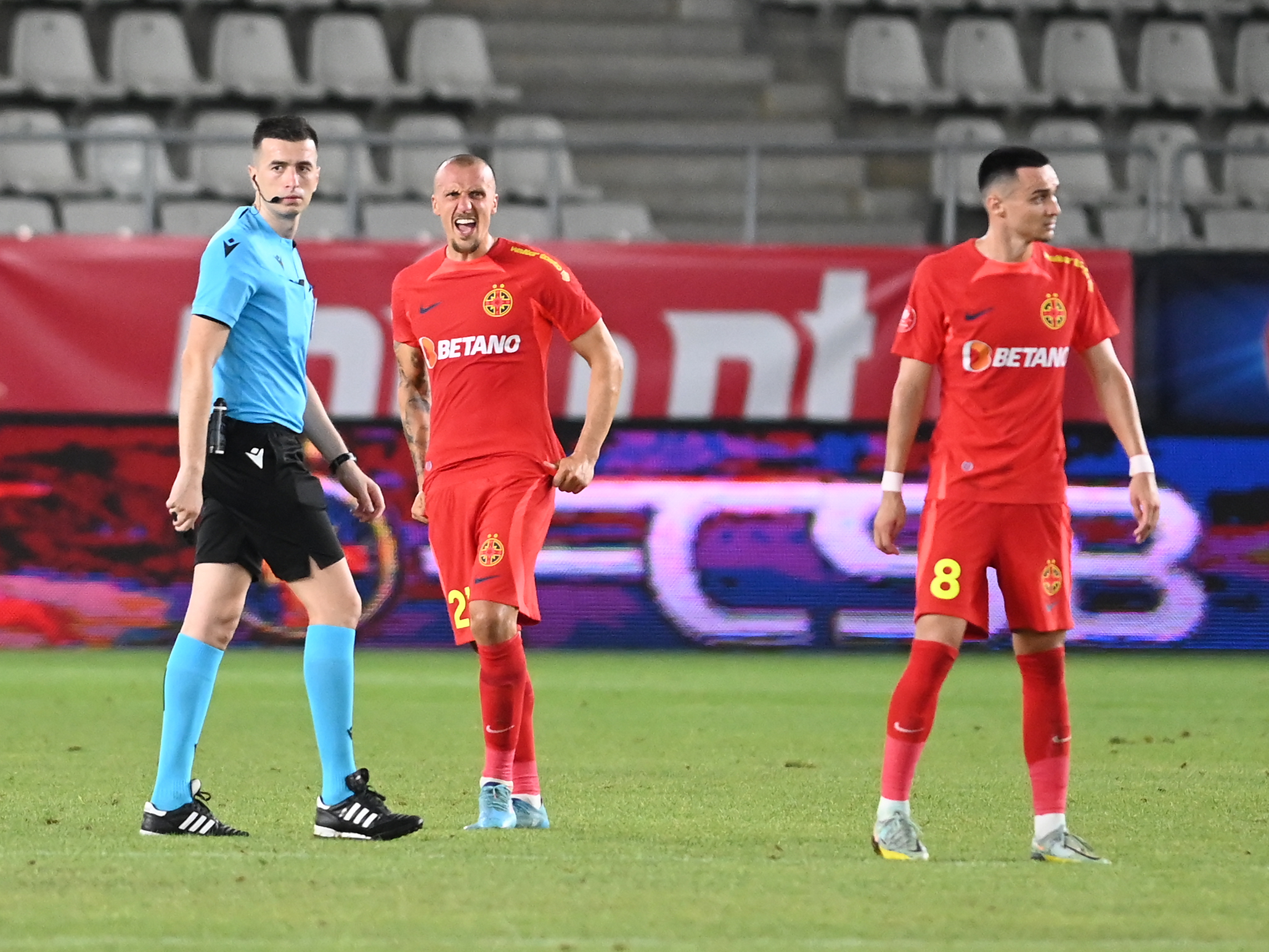 UEFA a decis arbitrul de la Hoffenheim - FCSB. În trecut le-a purtat noroc roș-albaștrilor