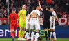 03 December 2024, Mnich;: Harm Osmers, referee of the German Cup round of 16 match between Bayern Munich and Bayer Leverkusen, shows the red card to Munich goalkeeper Manuel Neuer (in yellow) after a foul outside the box on opposing player Jeremie Frimpon