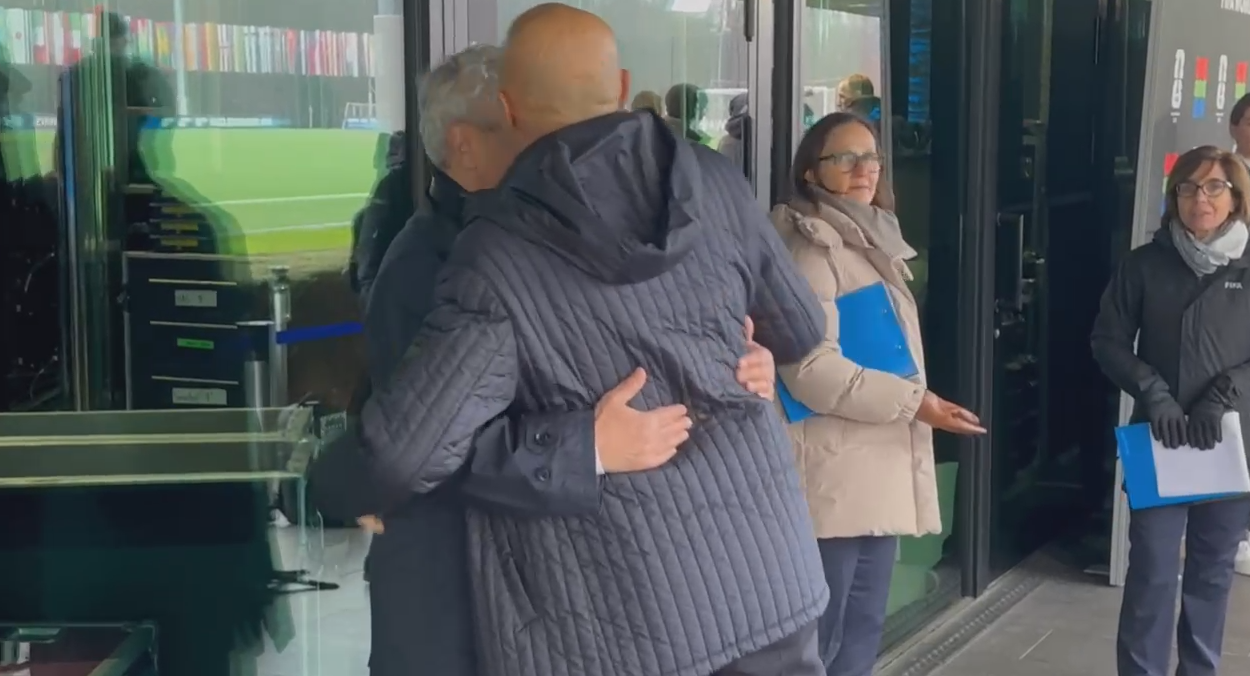 Doi mari antrenori! L-a strâns în brațe pe Mircea Lucescu și i-a făcut o urare de suflet