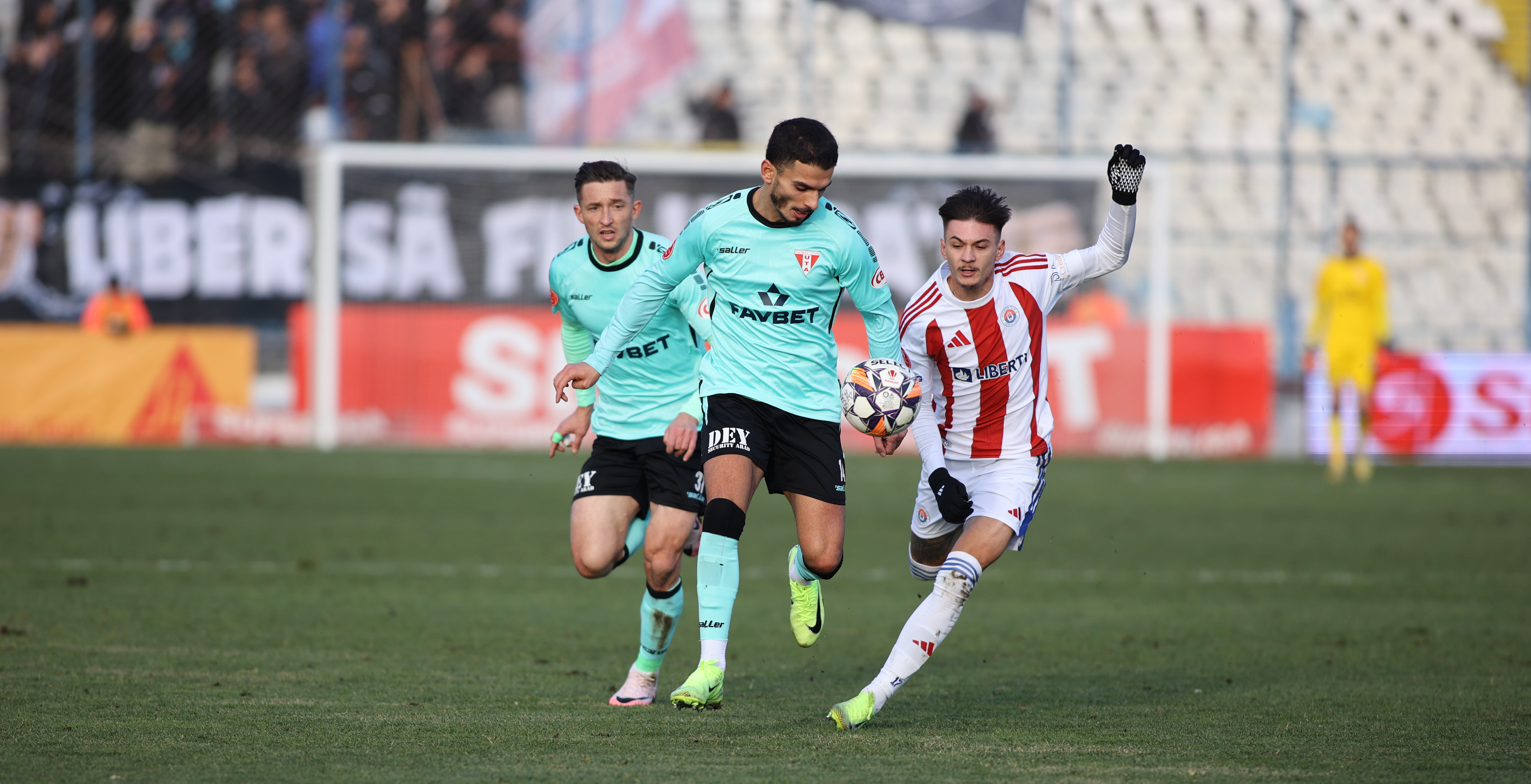 Oțelul - UTA 1-1. Dorinel Munteanu și Mircea Rednic s-au încurcat reciproc și au rămas departe de play-off