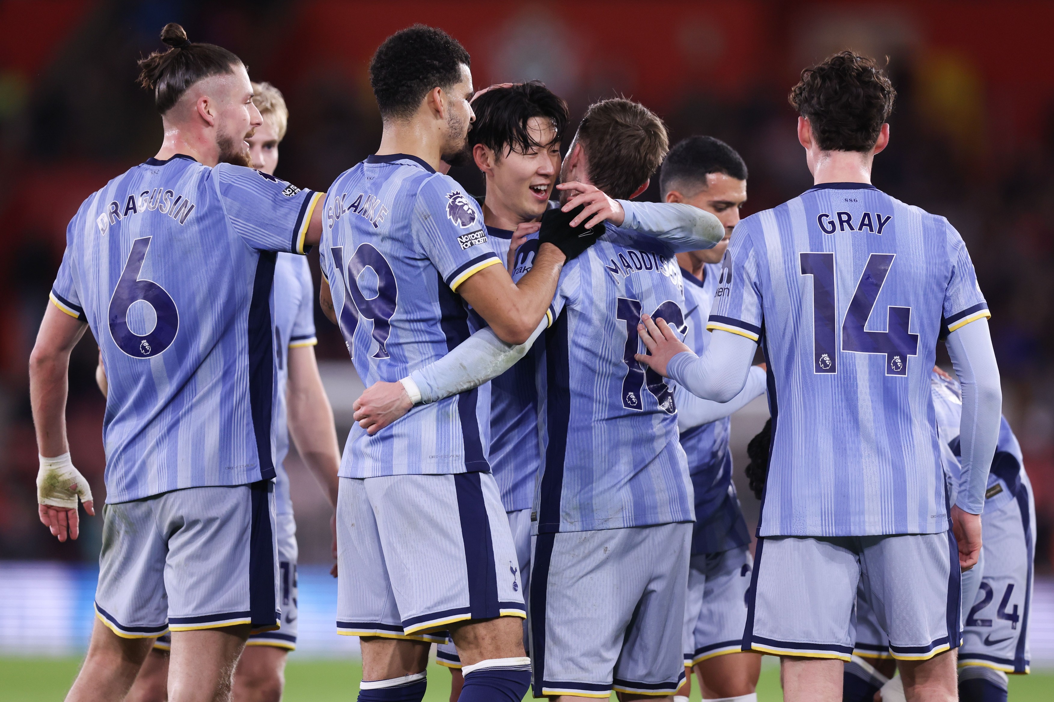 Southampton - Tottenham 0-5. Spurs a făcut show cu Radu Drăgușin titular / Man. City - Man. United 1-2