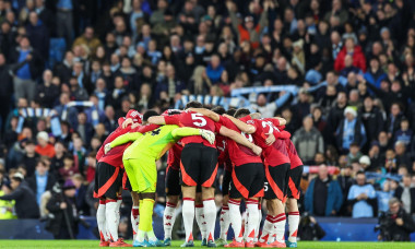 Manchester United team huddle ahead of kick off ofthe Premier League match Manchester City vs Manchester United at Etihad Stadium, Manchester, United Kingdom, 15th December 2024(Photo by Mark Cosgrove/News Images)