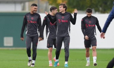 Manchester United's Victor Lindelof (centre) and Casemiro (left) during a training session at Carrington Training Centre. Picture date: Tuesday November 6, 2024.