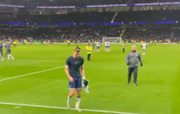 Gestul făcut de Radu Drăgușin, după fluierul final al thrillerului Tottenham - Manchester United