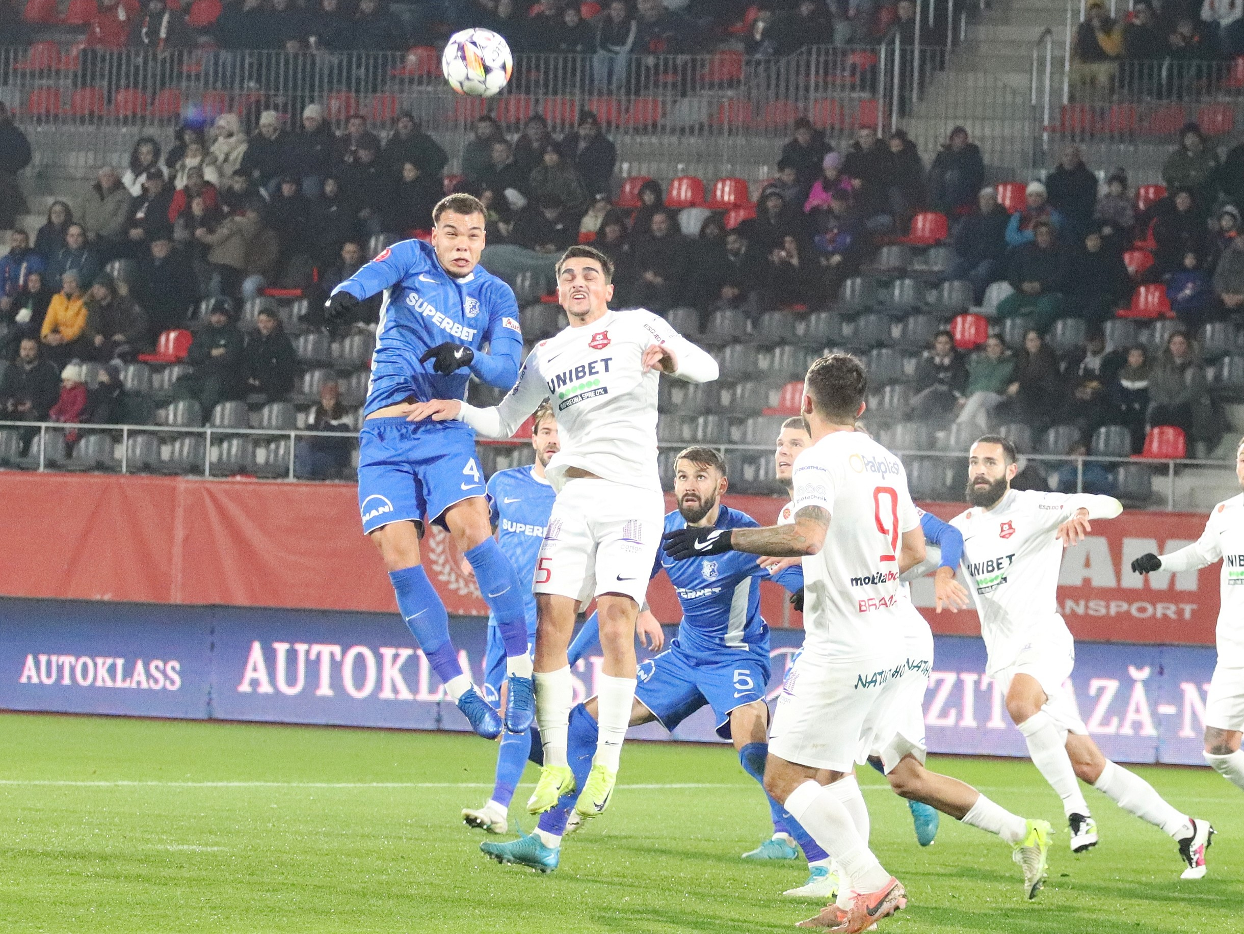 Hermannstadt - Farul 0-0. Remiză ”albă” la Sibiu. Marius Măldărășanu și Gică Hagi s-au anulat reciproc