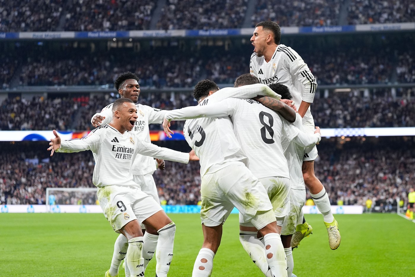 Real Madrid - Sevilla 4-2. A fost spectacol pe Santiago Bernabeu. ”Galacticii”, peste Barcelona în clasament