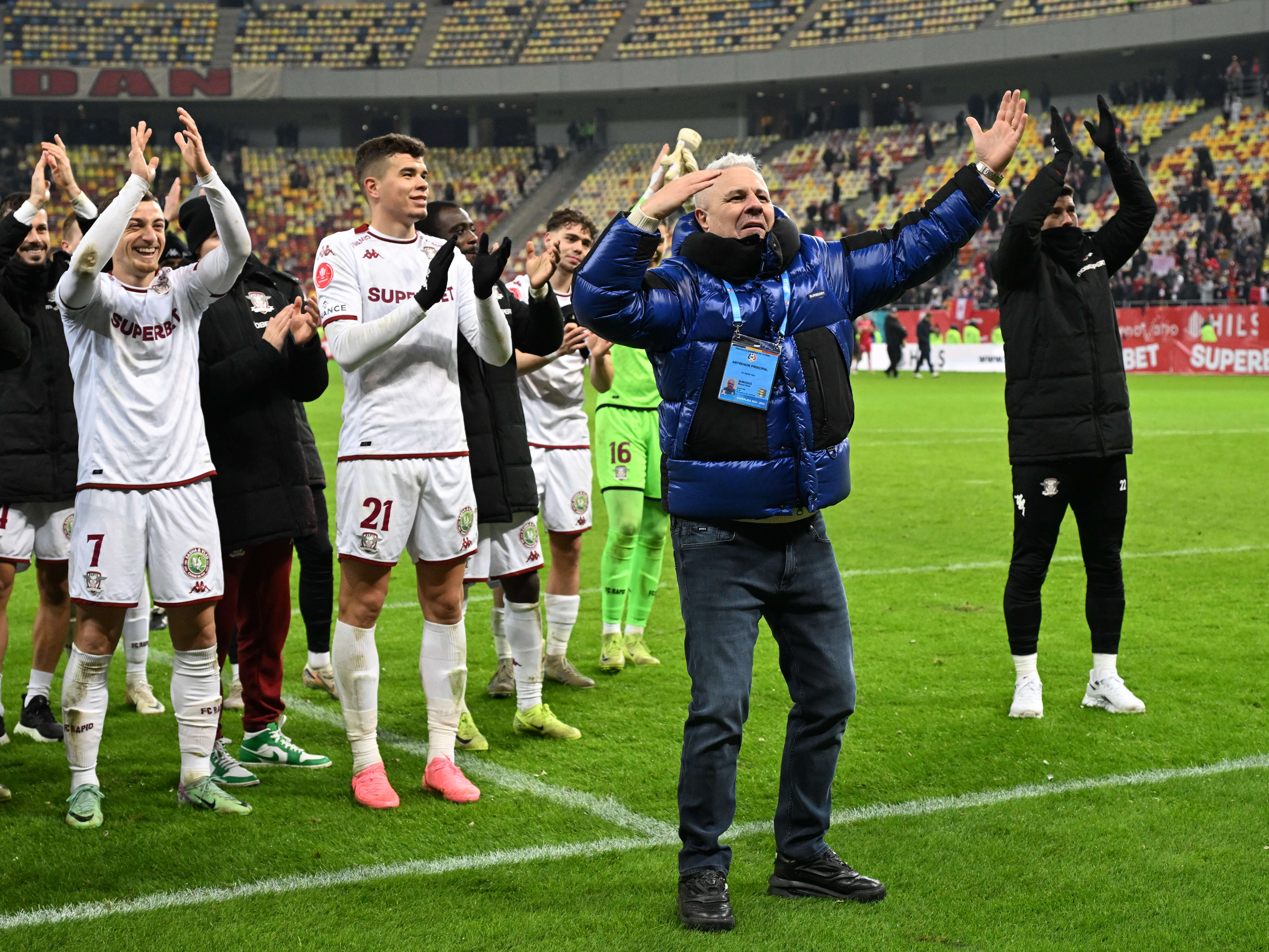 Rapid pleacă la Dubai! Trei meciuri de pregătire pentru elevii lui Marius Șumudică
