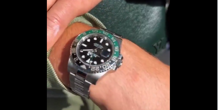 A câștigat peste 100 de milioane de euro, dar acum a recunoscut că poartă un Rolex de 100 de dolari