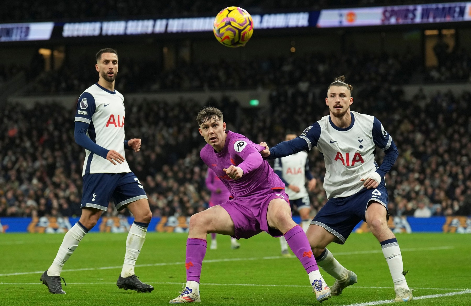 Ce au scris englezii, după ce Drăgușin l-a scăpat pe Larsen și Tottenham a fost egalată pe final