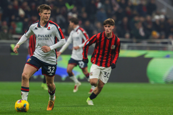 Milan, Italien. 15th Dec, 2024. Morten Frendrup of Genoa CFC seen in action during Serie A 2024/25 football match between AC Milan and Genoa CFC at San Siro Stadium Credit: dpa/Alamy Live News