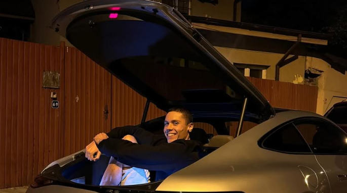 David Popovici și-a cumpărat o mașină de trei ori mai scumpă decât cele primite de la Țiriac: ”Mi-am permis această plăcere”