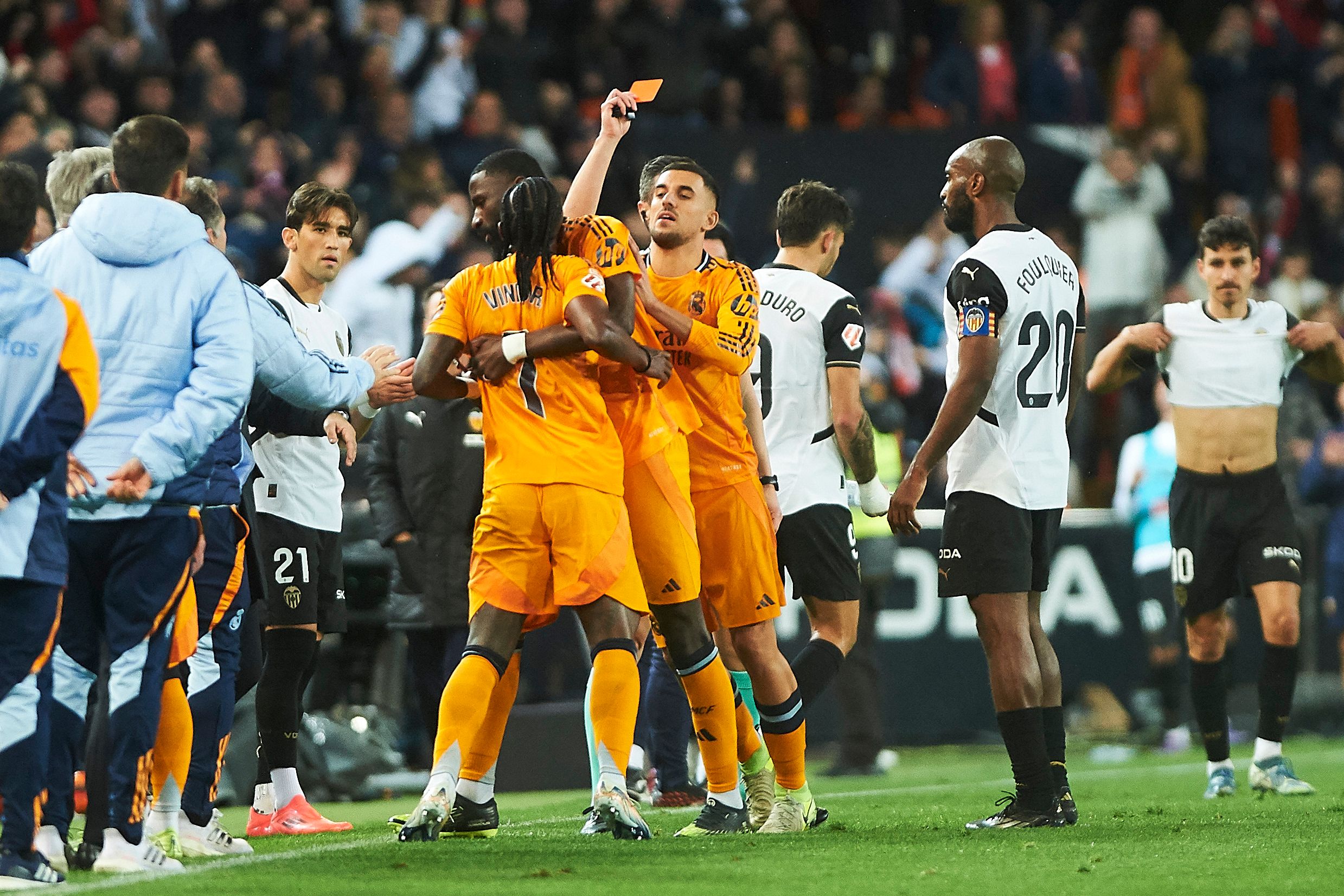 Valencia - Real Madrid 1-2. ”Galacticii” au reușit remontada în 10 oameni! Vinicius a fost eliminat