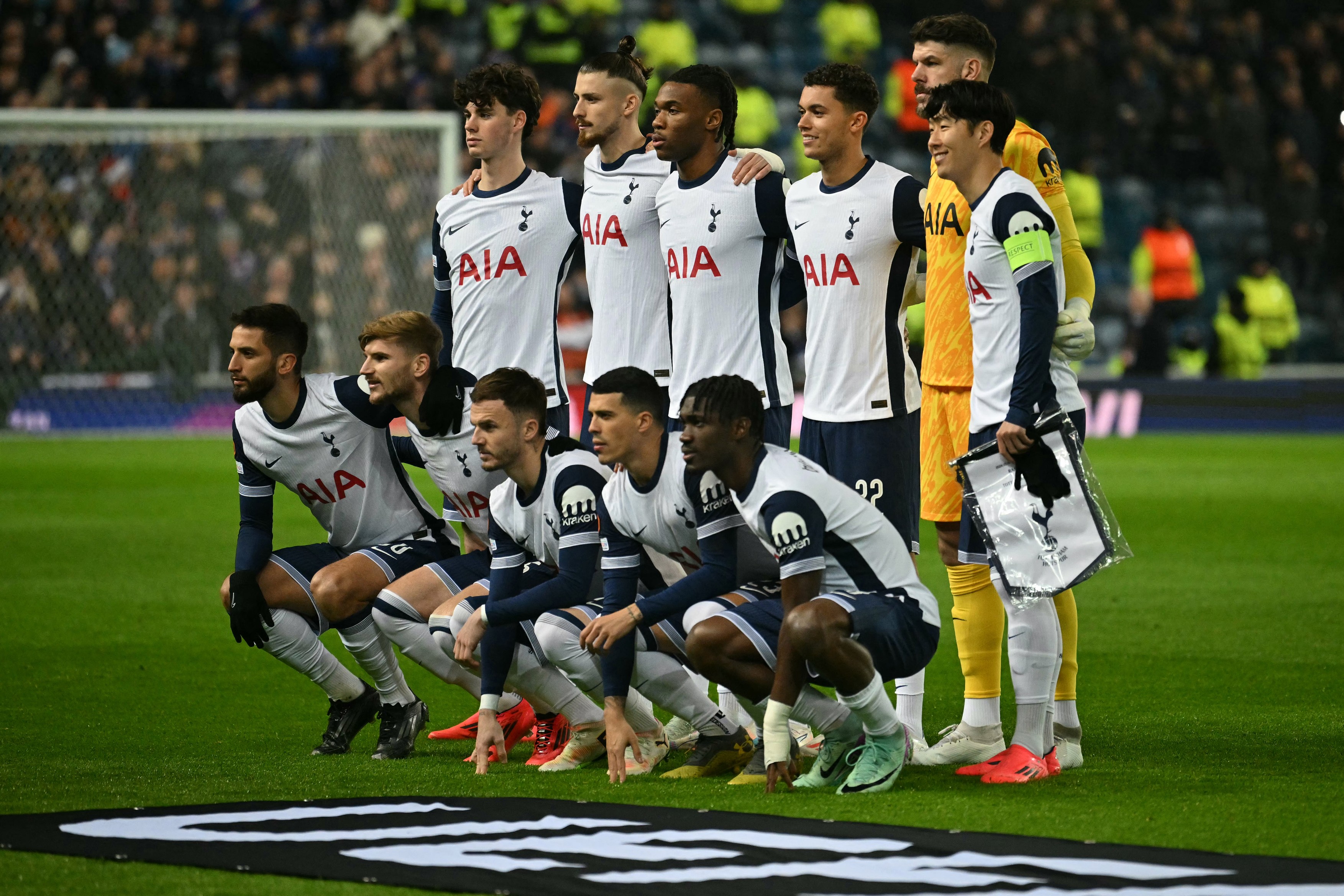 OUT de la Tottenham! Spurs i-a adus înlocuitor: e deja la Londra și semnează contractul