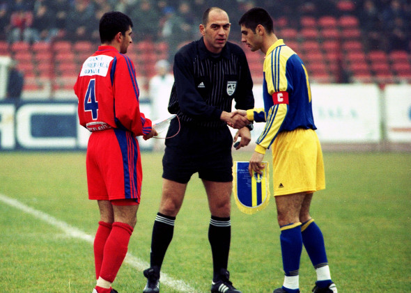 FOTBAL:PETROLUL PLOIESTI-STEAUA BUCURESTI, CUPA ROMANIEI (29.11.2000)