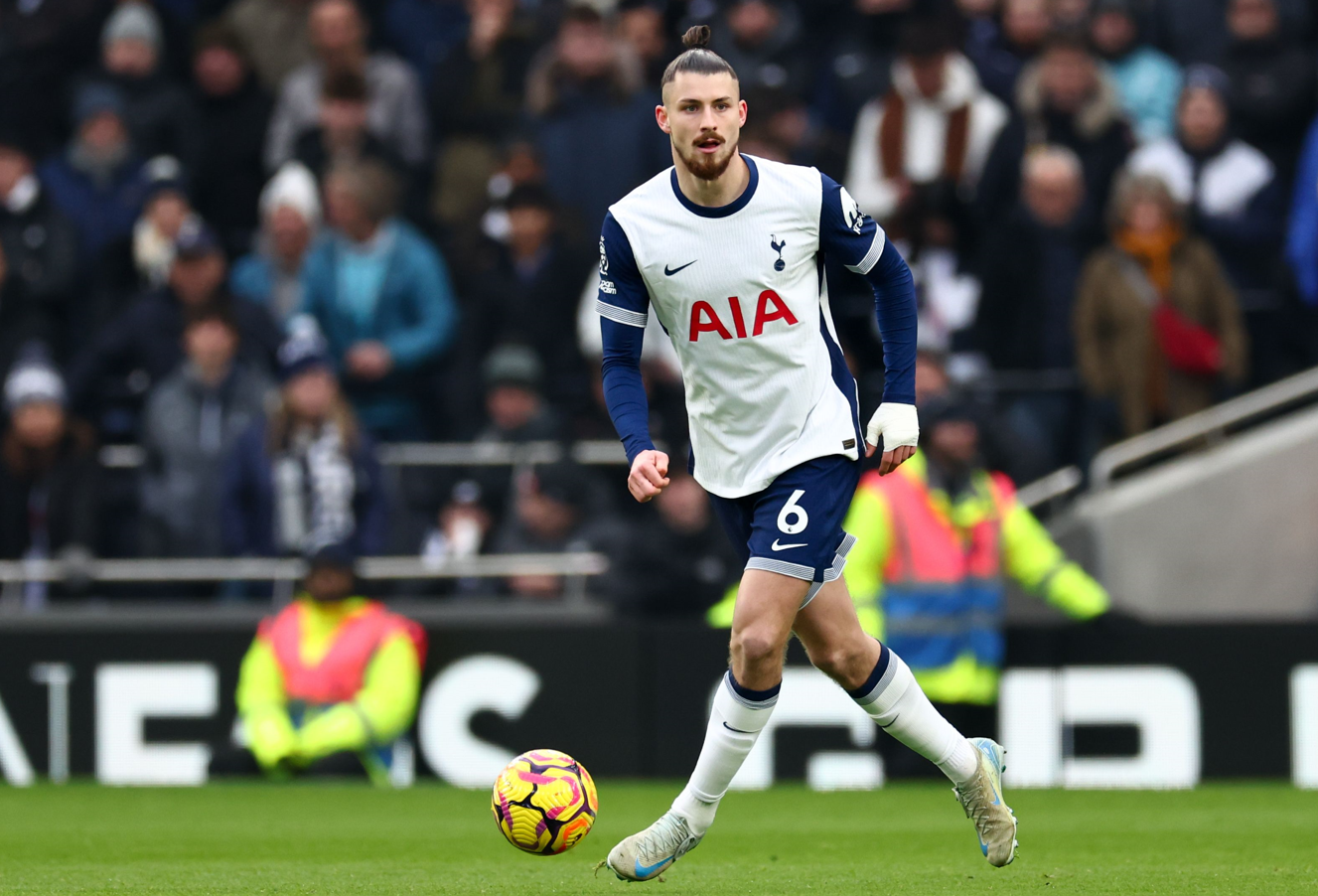 Tottenham - Newcastle 1-2, ACUM, pe Digi Sport 1. Isak a întors scorul! Radu Drăgușin este titular!