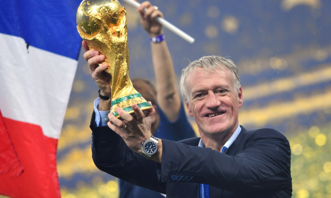 Deschamps plant offenbar Ruecktritt fuer 2026. ARCHIVFOTO: Didier DESCHAMPS, Trainer (FRA), mit Pokal,Cup,Trophaee, Einz