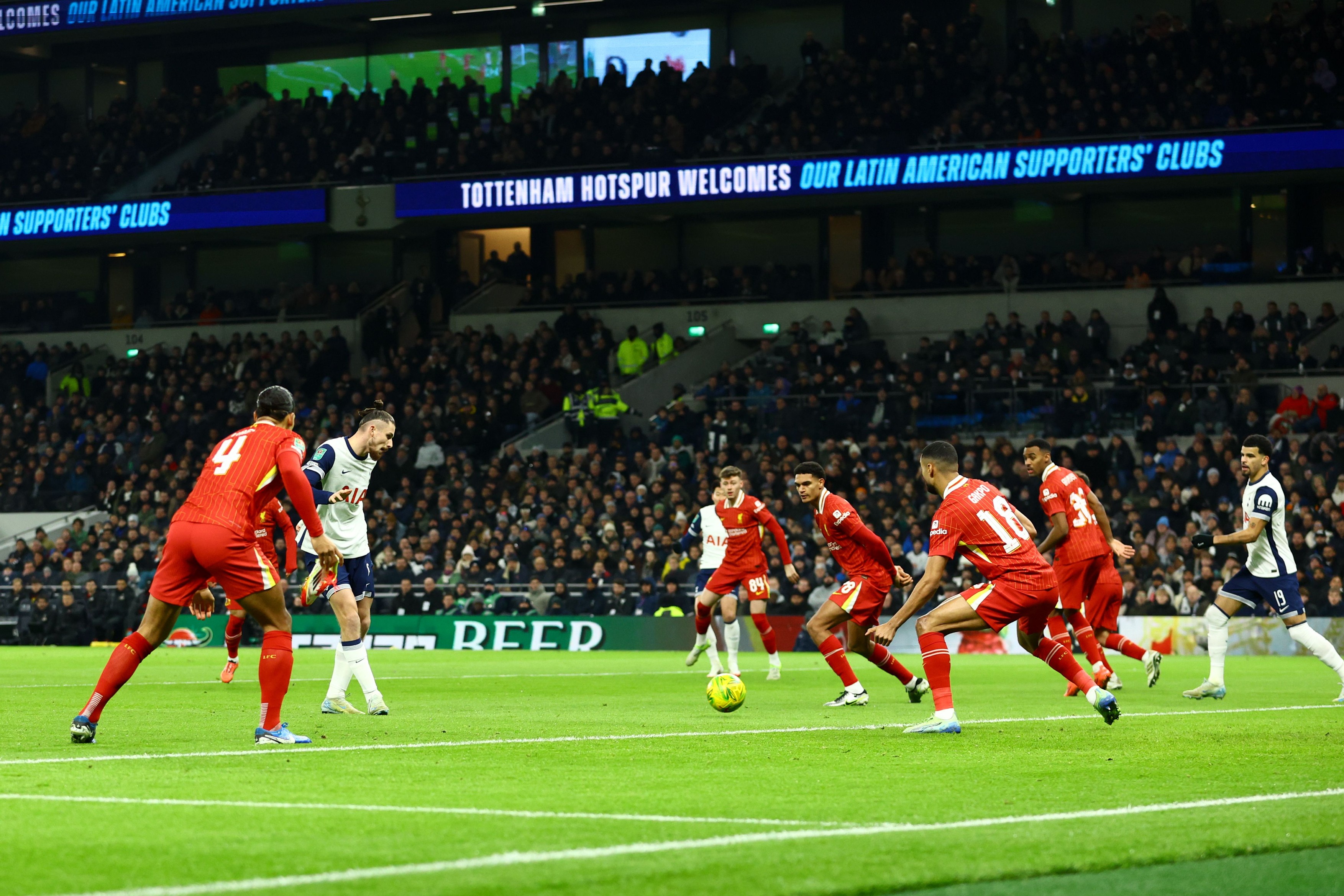 Tottenham - Liverpool 0-0, ACUM, pe DGS 2, în semifinalele Cupei Ligii Angliei. Ocazie Radu Drăgușin!