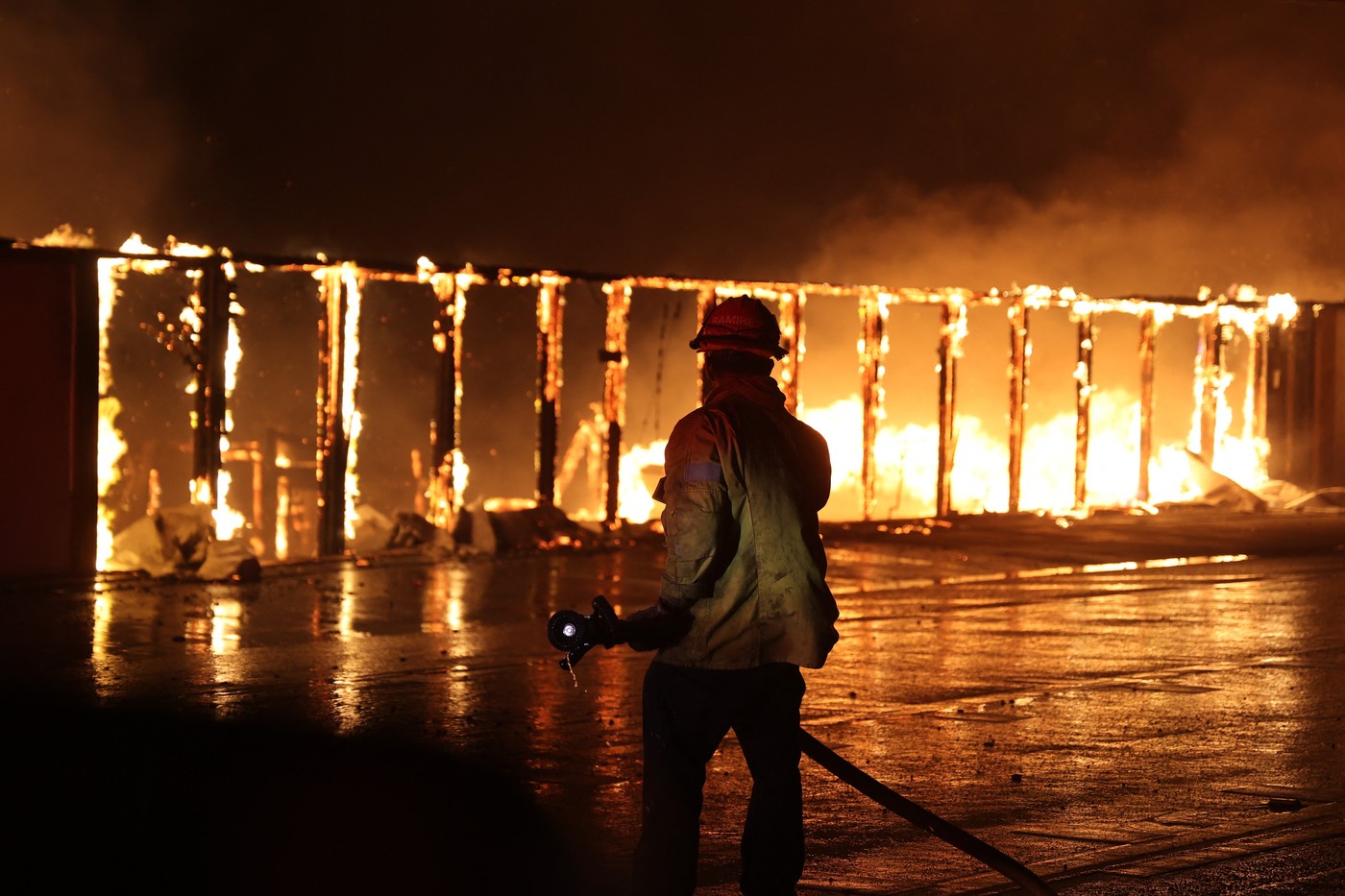 S-a pus lacătul pe arena de 90.000 de locuri. Cinci persoane au murit din cauza incendiului