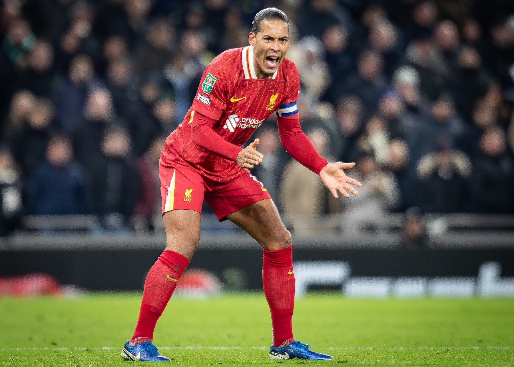 Virgil van Dijk, "necruțător" cu arbitrul după ce Tottenham, cu Radu Drăgușin integralist, a învins-o pe Liverpool