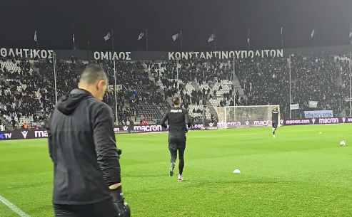 Revoltă în Salonic! Bannerele afișate la PAOK - AEK, după ce Răzvan Lucescu a fost suspendat 4 luni