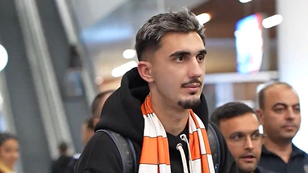 Andrei Ivan, ca un adevărat star în Turcia: show la aeroport cu fanii de la Adanaspor