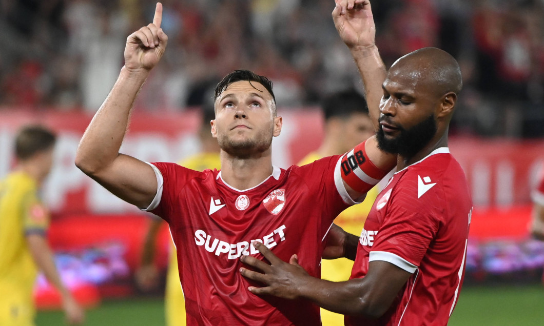 Dennis Dorin Politic se bucur� dupa un gol marcat al�turi de Hakim Djamel Abdallah in meciul de fotbal dintre Dinamo B