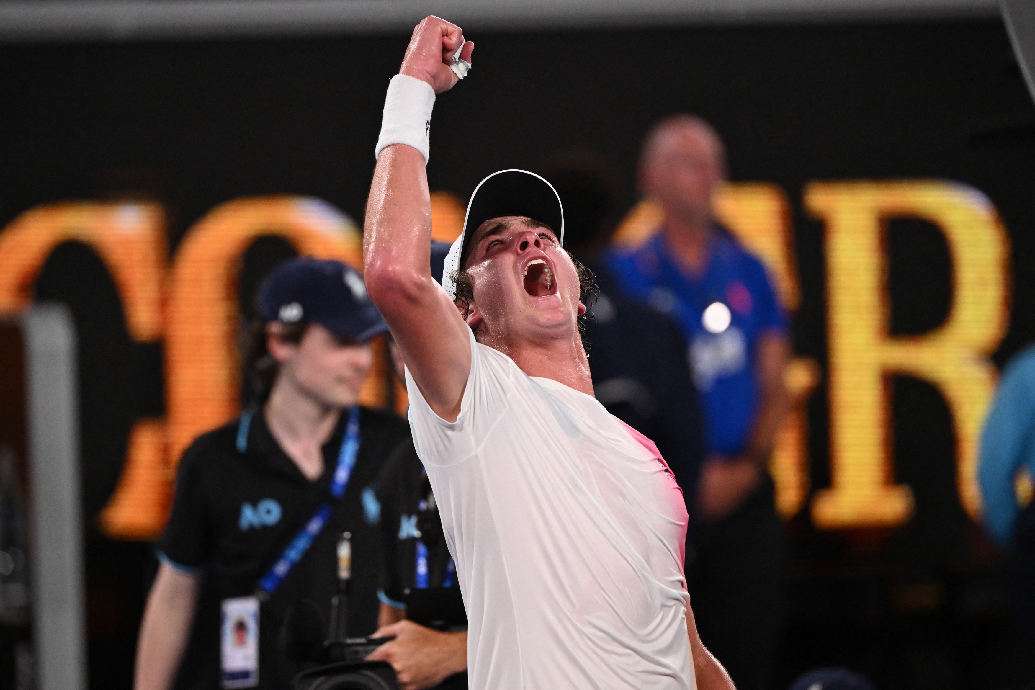 Surpriza zilei la Australian Open: un puști de 18 ani l-a învins pe numărul 9 ATP în trei seturi! Rezultatele zilei