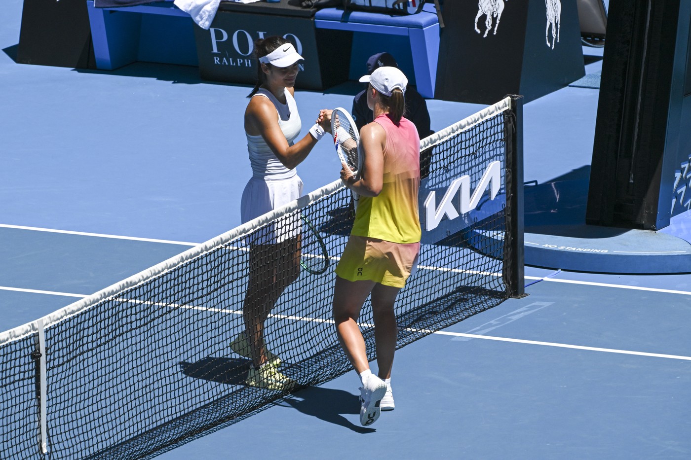 Nu i-a dat nicio șansă! Emma Răducanu, spulberată în turul 3 la Australian Open: 6-1, 6-0!