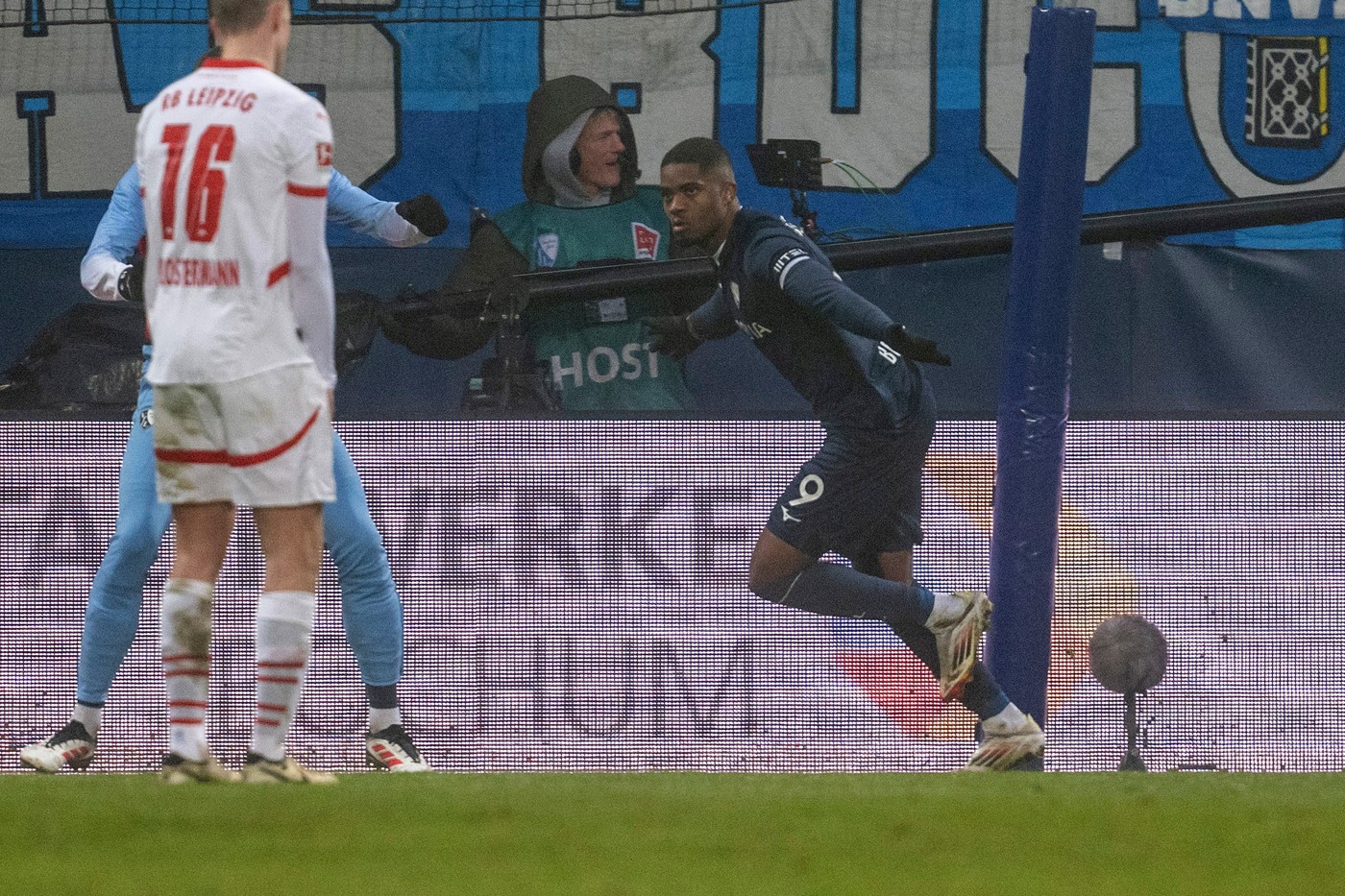 În minutul 22, Leipzig conducea cu 3-0 pe terenul ”lanternei roșii” din Bundesliga. Nimeni nu se aștepta la ce a urmat