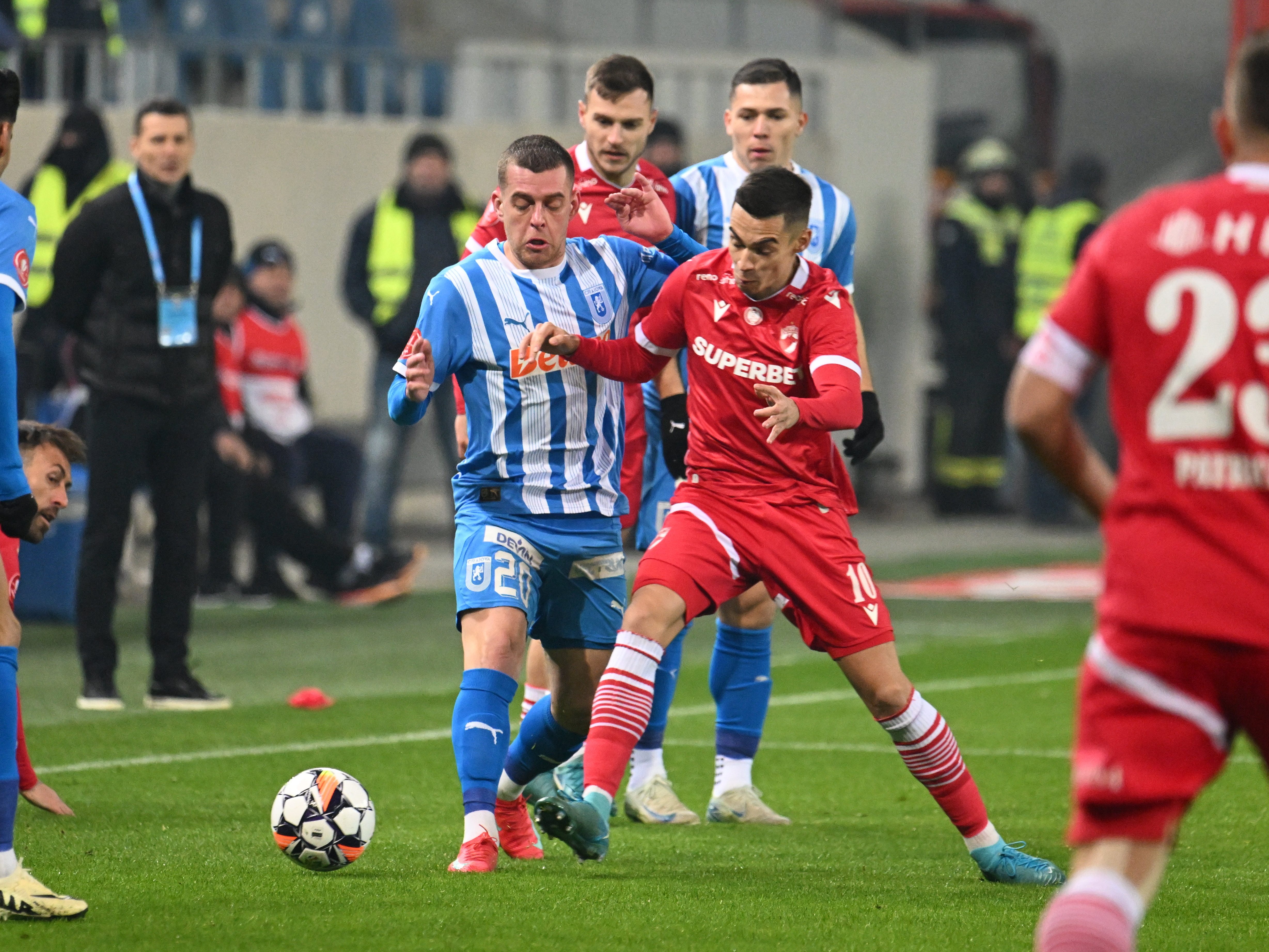 Universitatea Craiova - Dinamo 1-1. Remiză nebună în Bănie: ”Zidul” Roșca i-a ținut pe ”Câini” în viață