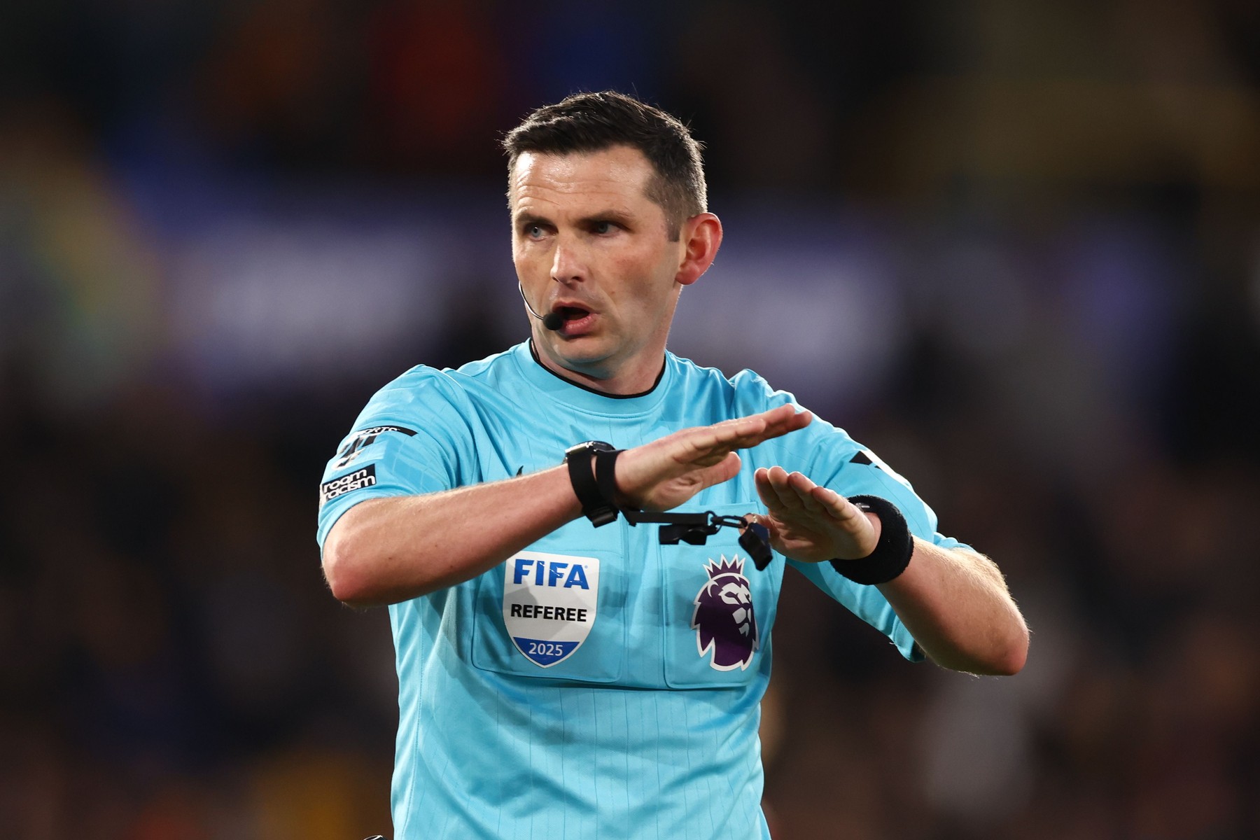 Michael Oliver, ținta suporterilor lui Arsenal după un cartonaș roșu controversat