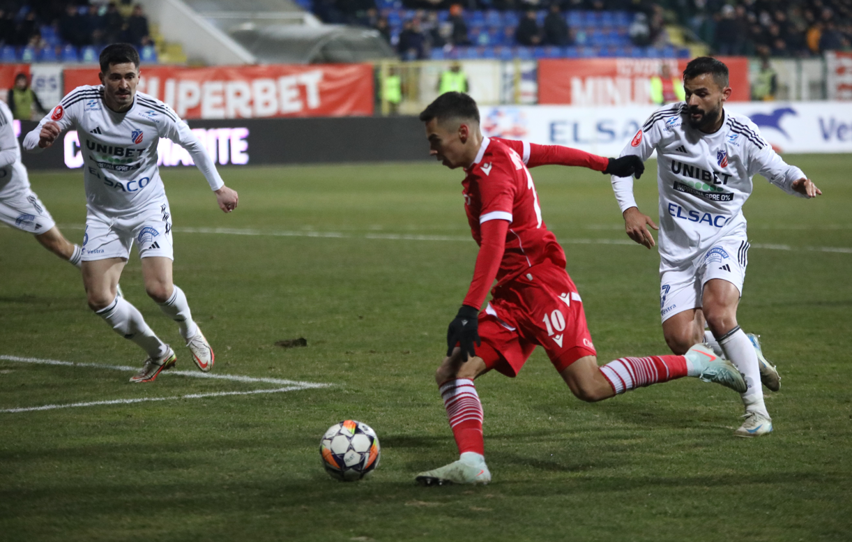 FC Botoșani - Dinamo 1-1. ”Câinii” au trecut pe primul loc în SuperLigă