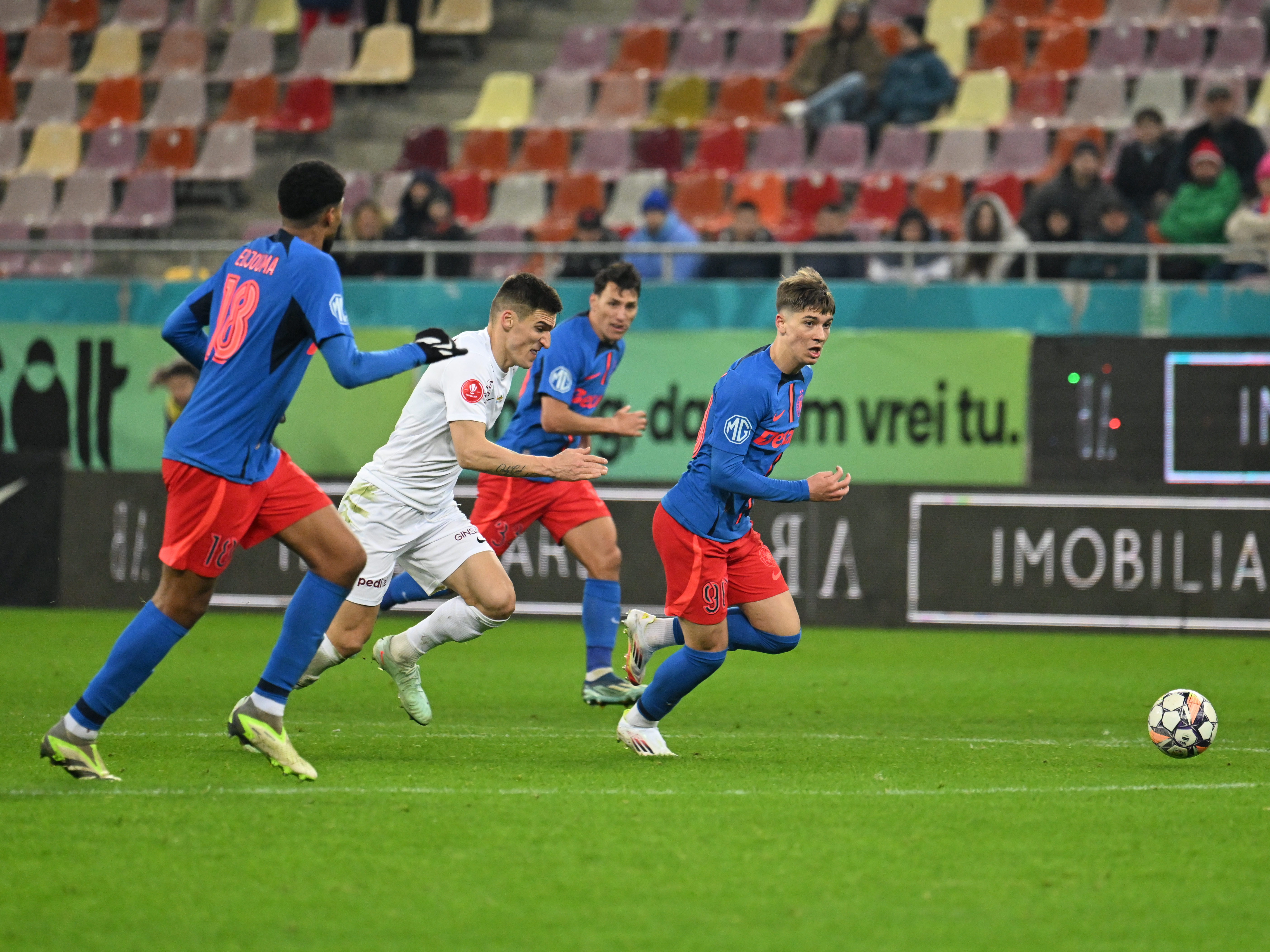 E oficial! FCSB a lăsat doi jucători în afara lotului de Europa League!