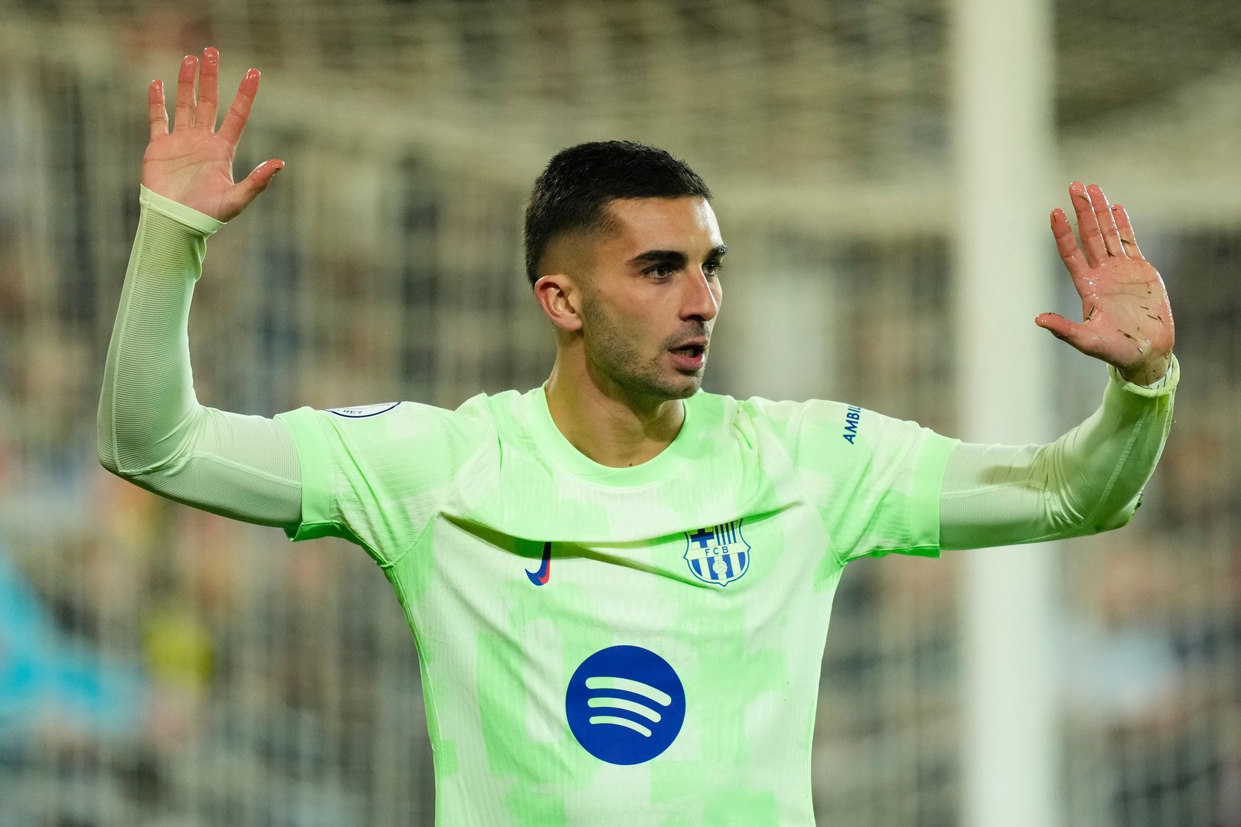 Doi giganți din Premier League, pe urmele lui Ferran Torres