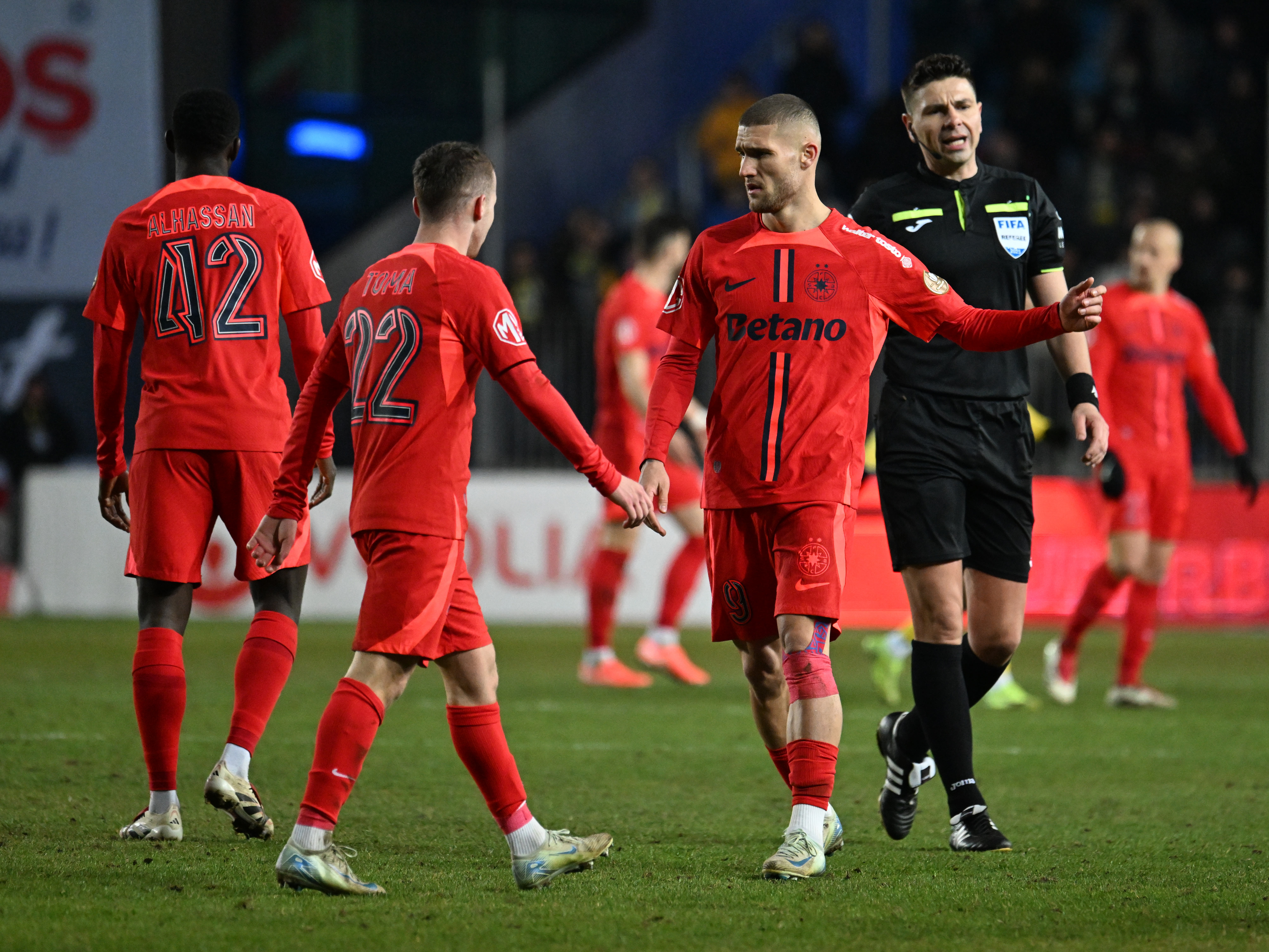 OUT din echipa FCSB-ului! ”Mai stai până te bag iar la examen”