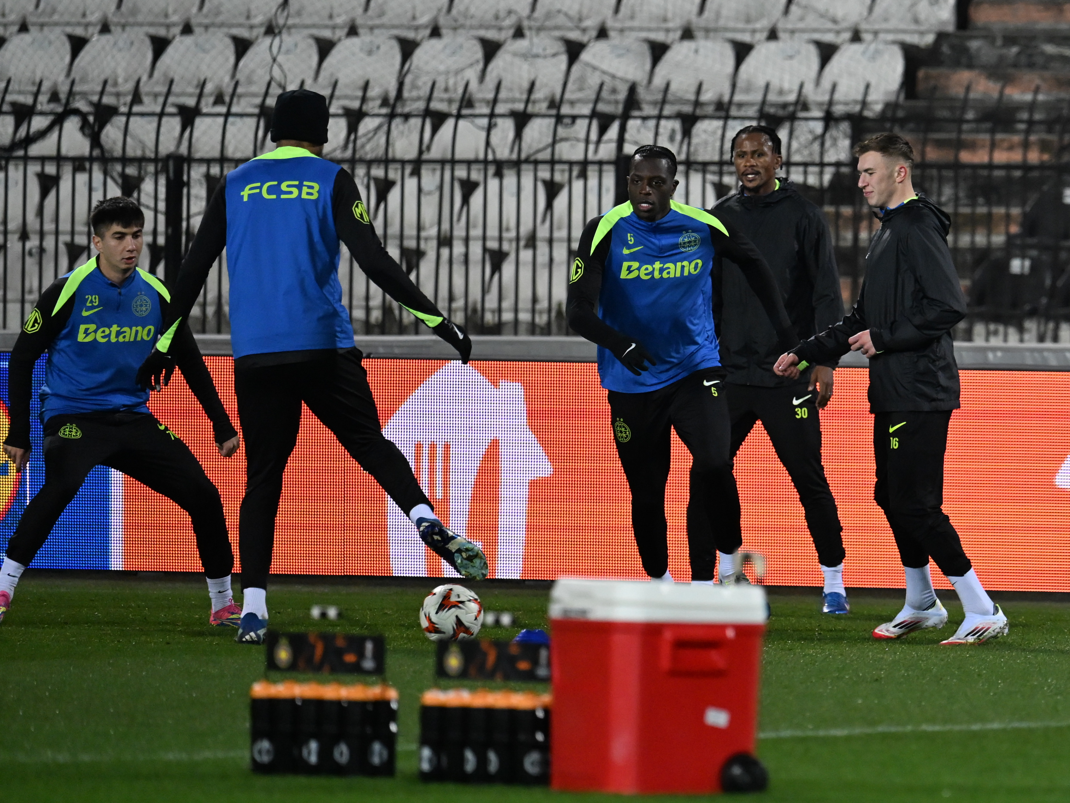 Schimbare pe ultima sută de metri în primul 11 al FCSB-ului + Cine va juca pentru prima dată în carieră în cupele europene