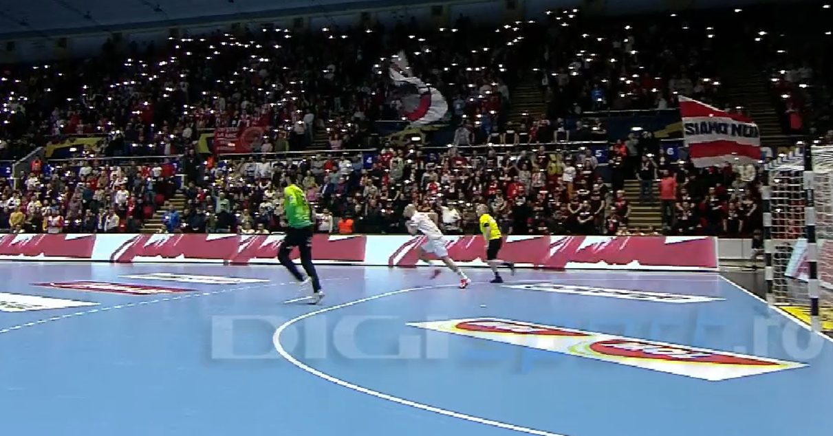 Moment rar petrecut în timpul meciului Dinamo - Veszprem! Ce au scris ungurii