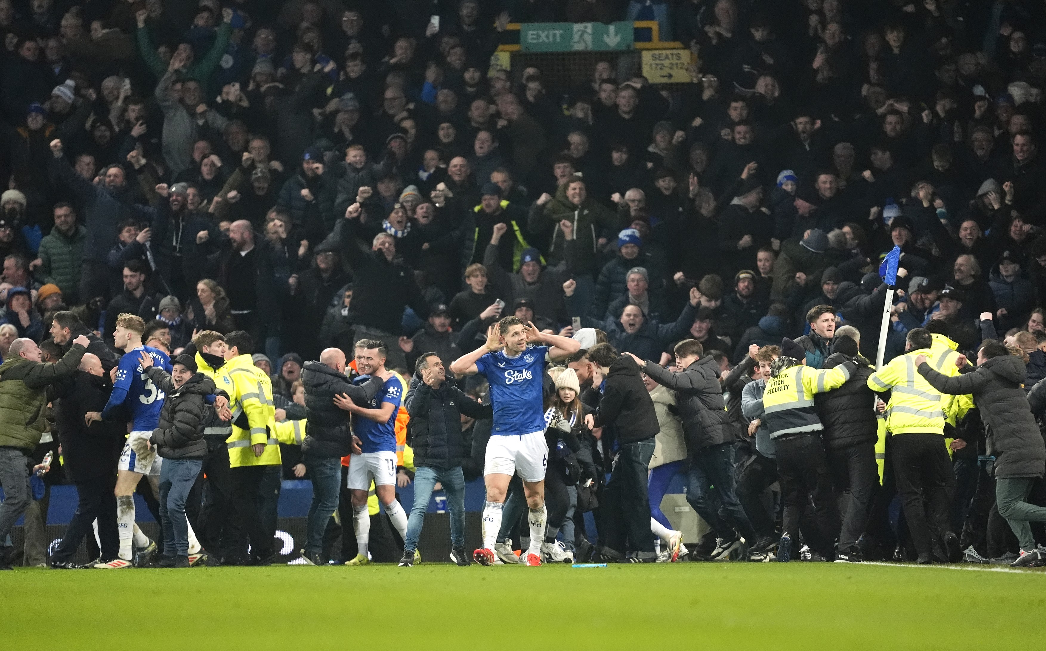 Nebunie pe Goodison Park! Ce au facut fanii lui Everton după ce ”Caramelele” au înscris la ultima faza