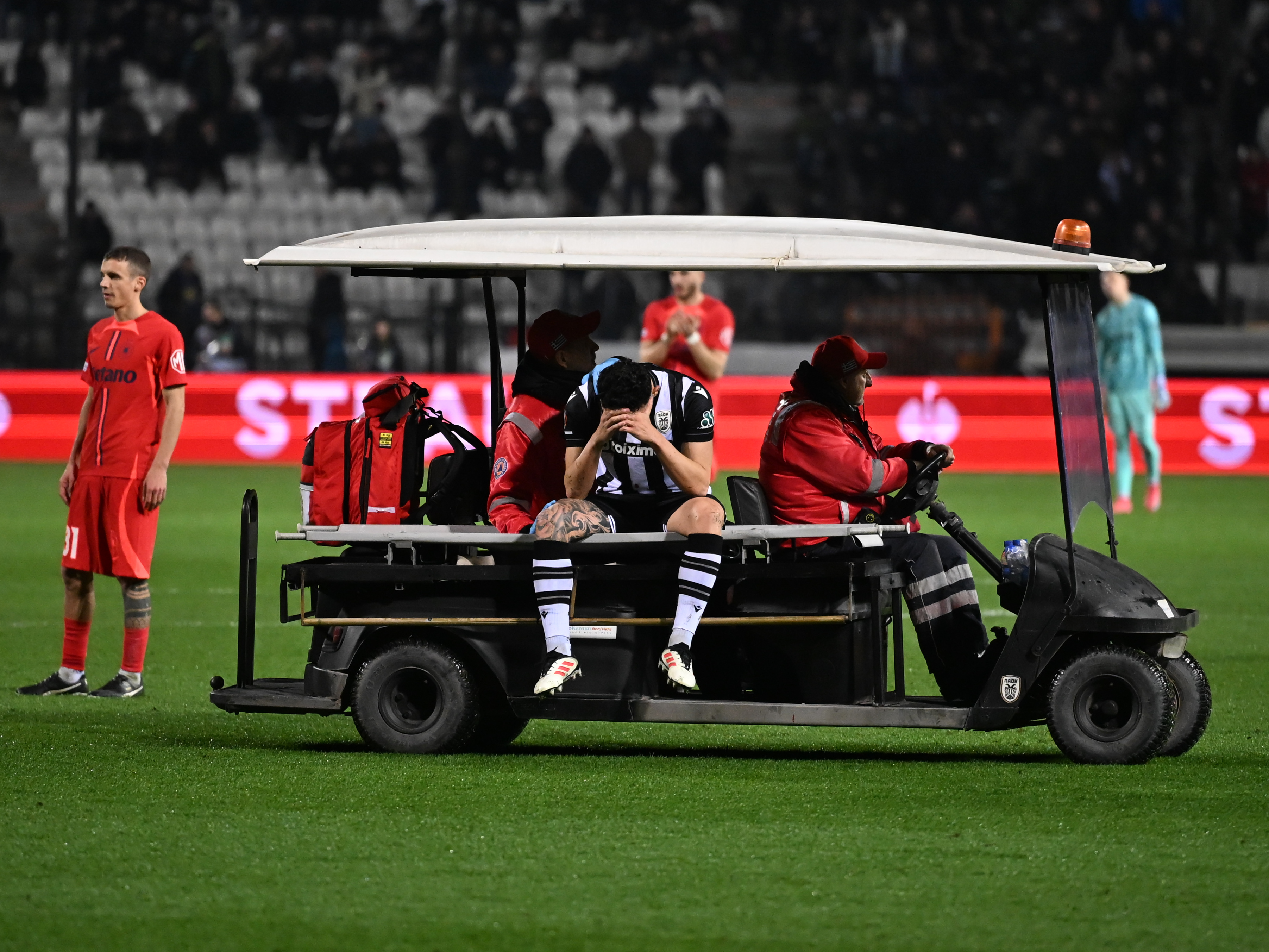 A ieșit accidentat în PAOK - FCSB 1-2 și a doua zi a primit verdictul medicilor: comoție cerebrală