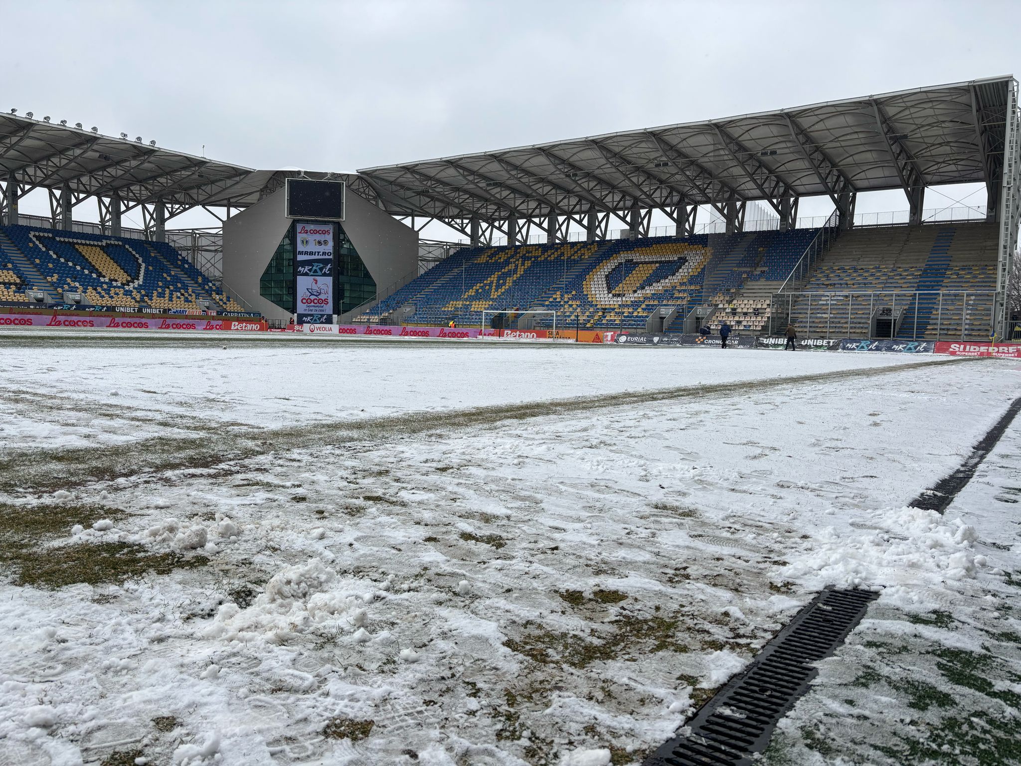 Petrolul - UTA 0-0, DGS 1. Iarna și-a intrat în drepturi. Starea gazonului și echipele de start