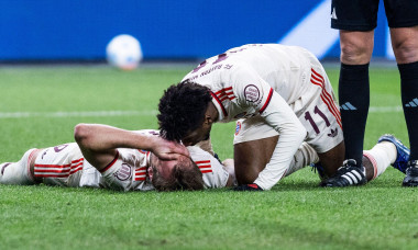 Leverkusen, Bayarena, 15.02.2025: Harry Kane of FC Bayern Muenchen lies with pain on the field during the 1.Bundesliga match between Bayer 04 Leverkusen v. FC Bayern Muenchen.